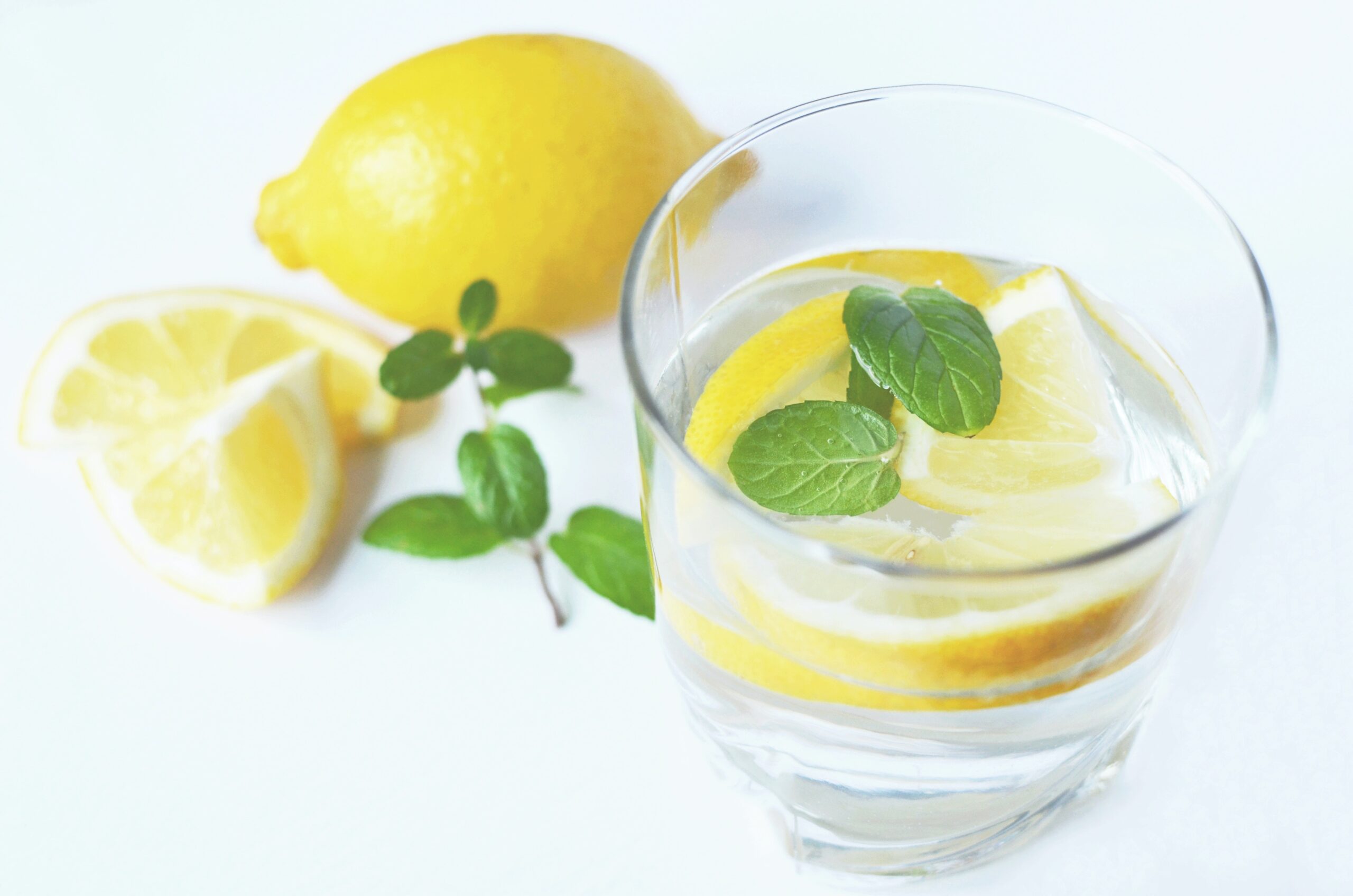 water-drink-fresh-lemons-breakingpic-pexels